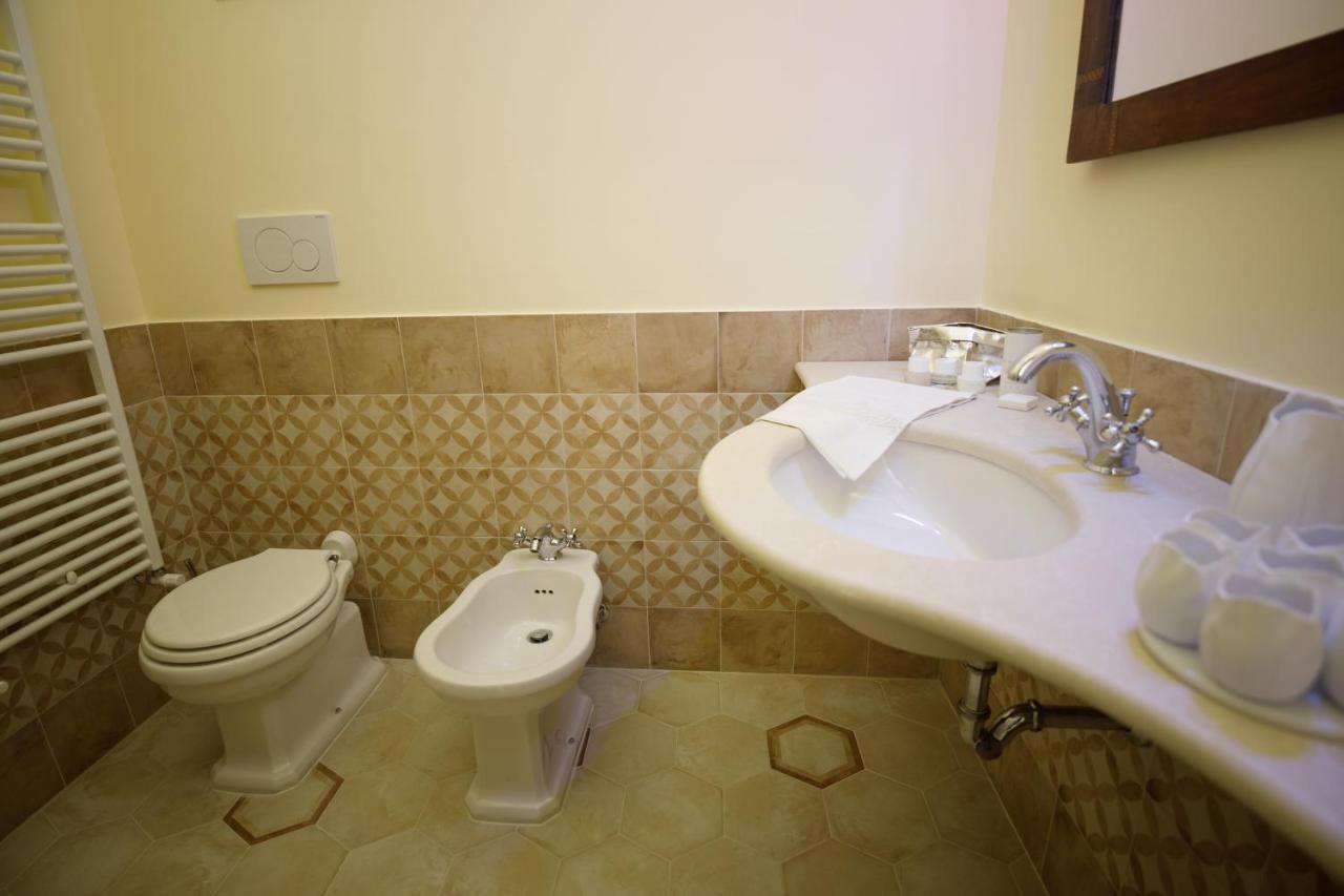 Palazzo Introna Bed & Breakfast Mola di Bari Luaran gambar