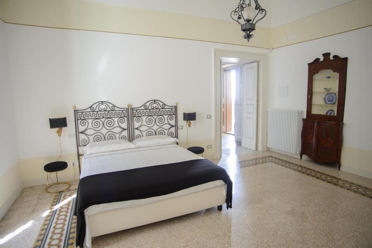 Palazzo Introna Bed & Breakfast Mola di Bari Luaran gambar